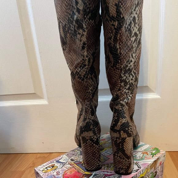 Shelly’s London Patent Leather Snake print over the knee boots 30” with 4” heel - Picture 11 of 13